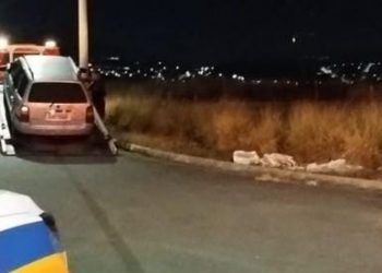 Veículo em situação irregular é removido em fiscalização da PM em Poços de Caldas