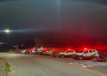 Veículos são removidos durante operação de trânsito em Poços de Caldas