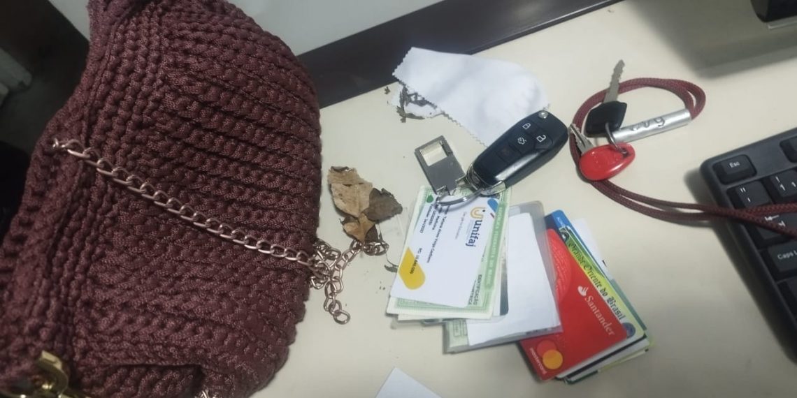Mulher é presa após furtar bolsa de médica da Santa Casa em Poços de Caldas