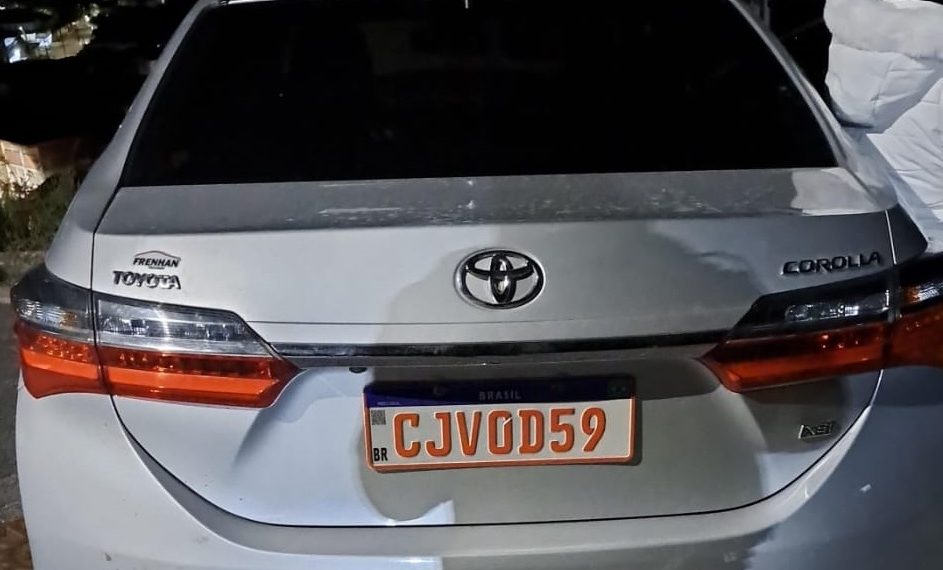 Polícia Militar de Poços de Caldas recupera carro roubado em Elói Mendes-MG