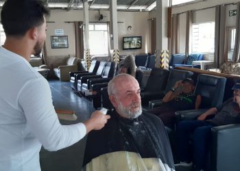 Voluntários realizam ‘Tarde da Beleza’ com idosos da Vila Vicentina Elvira Dias de Poços de Caldas