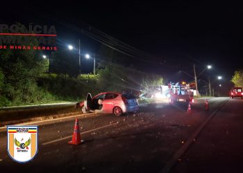 Motorista fica ferido após bater contra poste na zona oeste de Poços de Caldas
