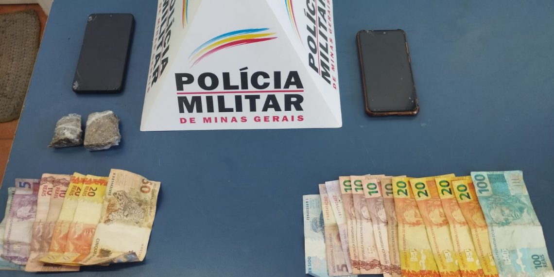 Um adolescente é apreendido e mulher presa suspeitos de tráfico de drogas em Poços