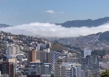 Meteorologista explica porque nevoeiro atípico se concentrou em parte da zona oeste de Poços de Caldas