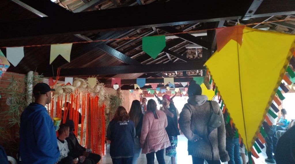 Festa junina para pessoas em situação de rua é realizada em Poços de Caldas