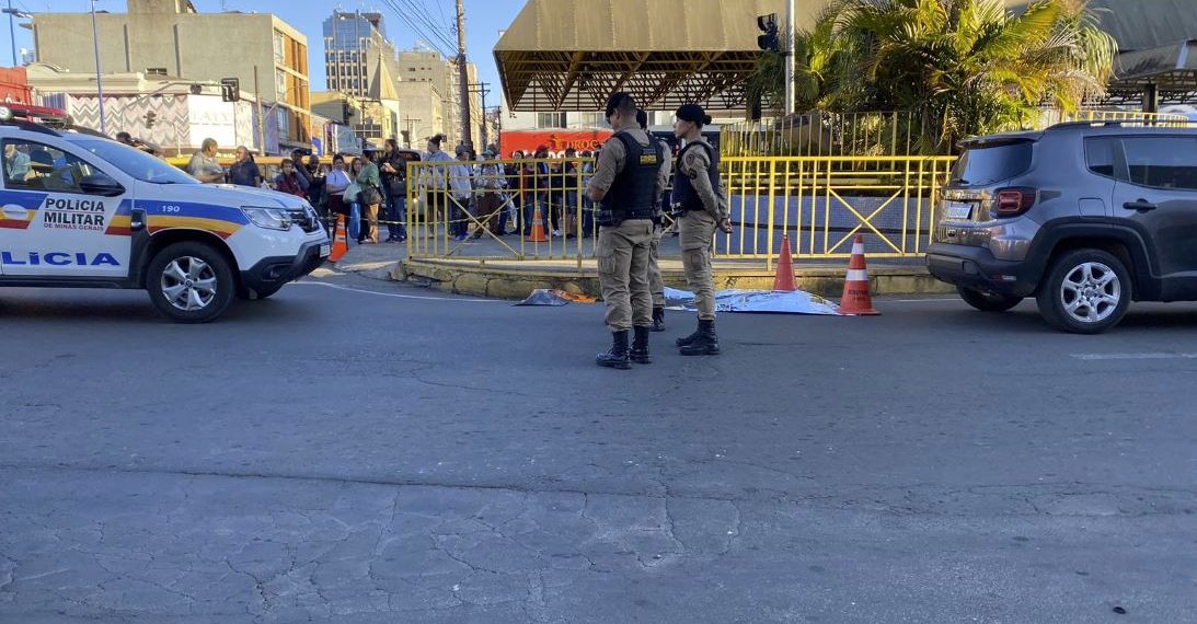 URGENTE: Morador em situação de rua morre após ser atropelado no centro de Poços de Caldas