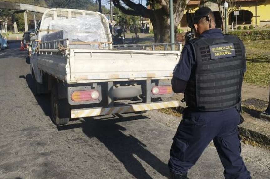 Operação “Carga Pesada” intensifica fiscalização na área central de Poços de Caldas