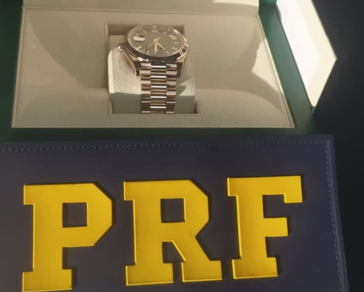 PRF apreende relógio de luxo e cheques no valor de quase R$ 560 mil