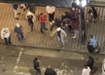 Briga generalizada é registrada no centro de Poços de Caldas; vídeo