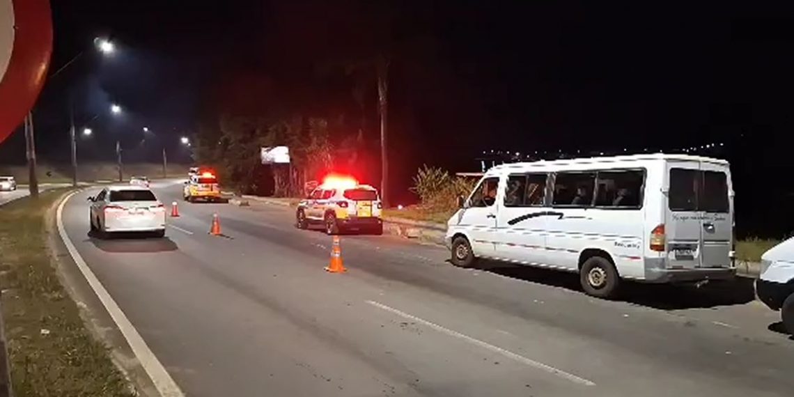 PMR realiza prisão de condutores por transporte irregular de passageiros durante operação em Poços de Caldas
