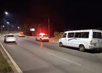 PMR realiza prisão de condutores por transporte irregular de passageiros durante operação em Poços de Caldas