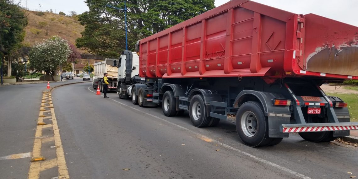 77 veículos são fiscalizados em operação da Guarda Civil Municipal em Poços de Caldas