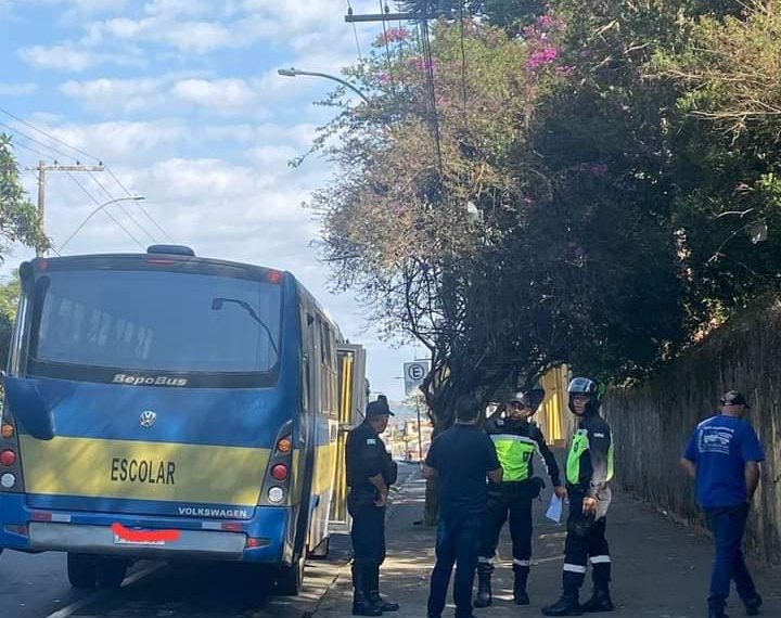 Vans escolares são fiscalizadas em Poços e Caldas