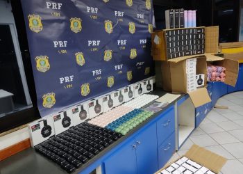 PRF apreende celulares, perfumes e cigarros eletrônicos no sul de Minas