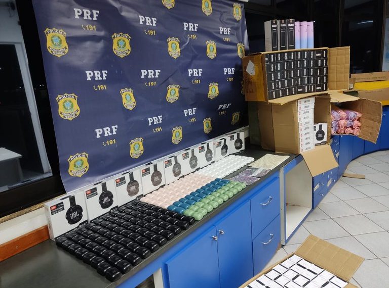 PRF apreende celulares, perfumes e cigarros eletrônicos no sul de Minas