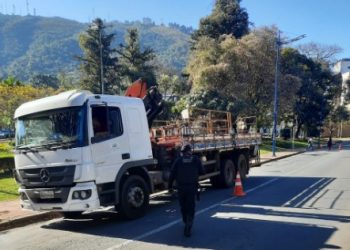 Dois veículos são removidos em fiscalização em Poços de Caldas