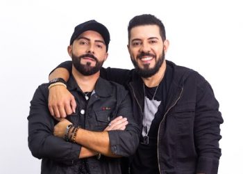 Dupla Giovani e Denilson se apresenta nesta sexta-feira no teatro da Urca em Poços