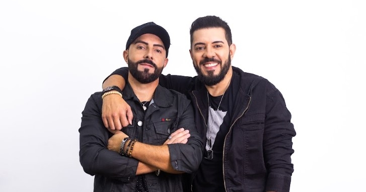 Dupla Giovani e Denilson se apresenta nesta sexta-feira no teatro da Urca em Poços