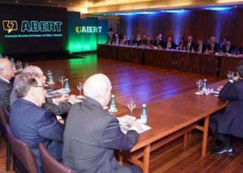 Vice-presidente Alckmin garante apoio à pauta da radiodifusão durante reunião em Brasília