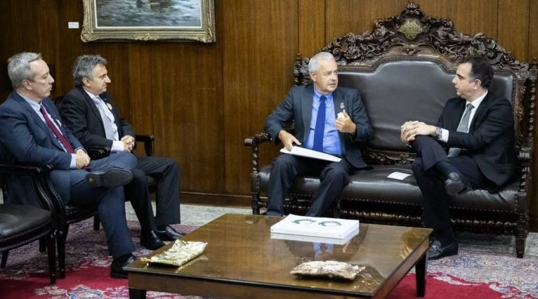 AMIRT encontra com os senadores em Brasília para apresentar as demandas do setor de radiodifusão