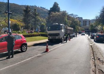 Operação Trânsito Seguro fiscaliza 138 veículos em Poços de Caldas