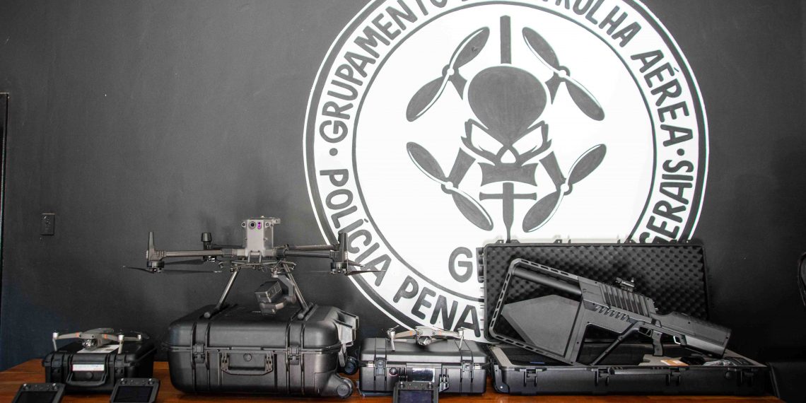 Polícia Penal de Minas utiliza tecnologia contra drones inédita no Brasil