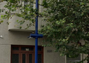 Homem invade, danifica prédio e joga água em militares antes de ser preso em Poços