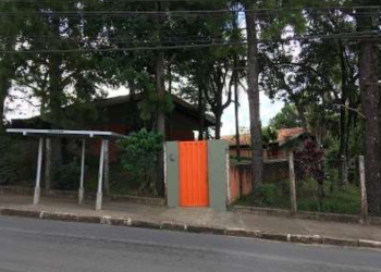 Projeto arrecada roupas para comunidade escolar em Poços de Caldas