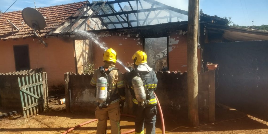 Incêndio atinge residência na zona rural de São Sebastião da Grama