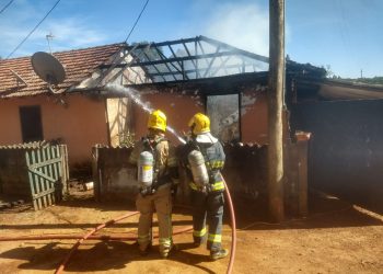 Incêndio atinge residência na zona rural de São Sebastião da Grama
