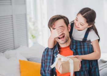 Procon de Poços alerta sobre cuidados na compra de presentes para o Dia dos Pais