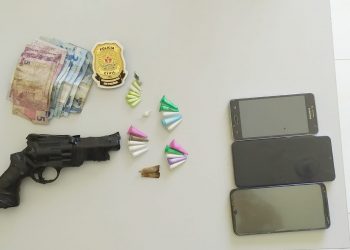 Mulher de 50 anos é presa por tráfico de drogas em operação da PM e Polícia Civil
