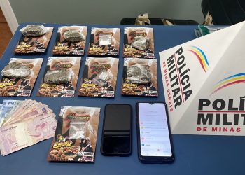 Motociclista inabilitado é preso e drogas apreendidas após acidente com veículo da PM em Poços de Caldas