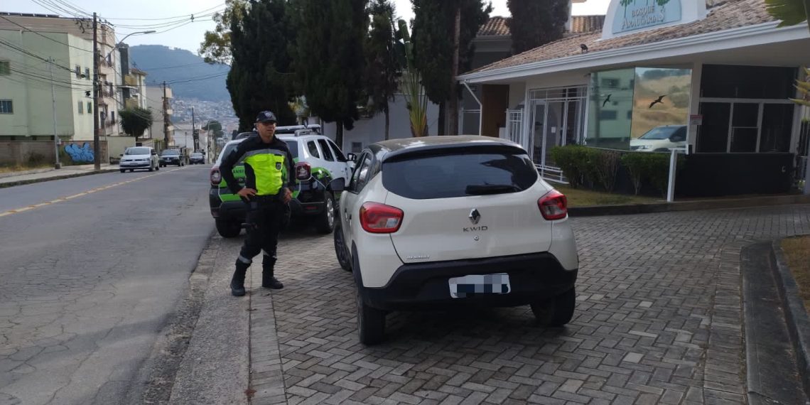 Demutran de Poços de Caldas apreende carro envolvido em estelionato