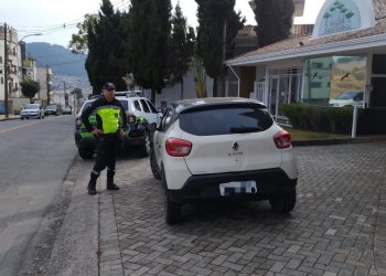 Demutran de Poços de Caldas apreende carro envolvido em estelionato