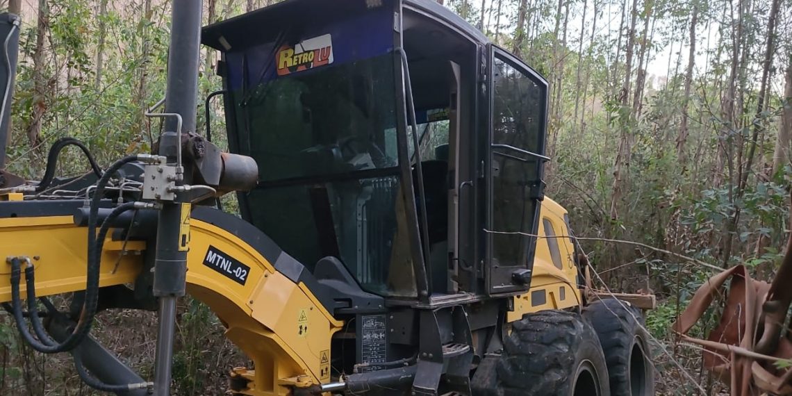 Entre Poços e Andradas: criminosos rendem funcionários em obra de pedágio e levam máquina