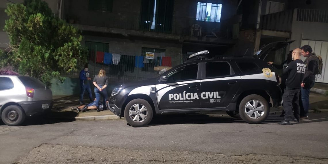 Polícia Civil prende dois suspeitos e apreende menor por tráfico em Poços de Caldas