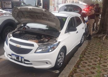 Carro furtado em residência é recuperado pela PM em Poços de Caldas