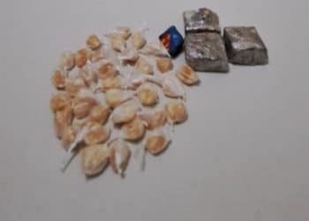 Dupla é presa suspeita de tráfico de drogas na zona oeste de Poços de Caldas