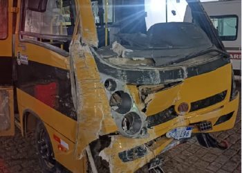 Motorista de ônibus escolar é preso após provocar acidente e fugir em Andradas