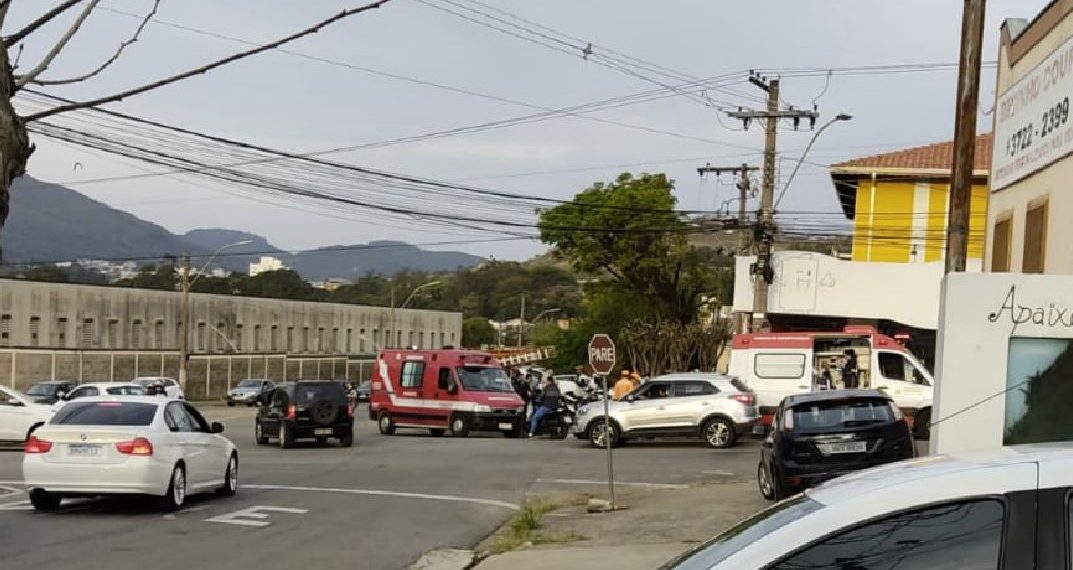 Homem passa mal pilotando moto e morre na zona oeste de Poços de Caldas