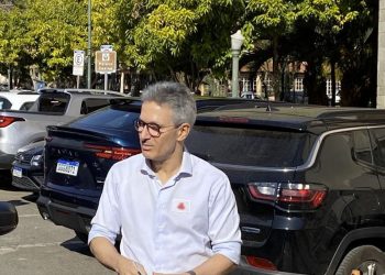 Governador Romeu Zema visita Poços, faz passeio de teleférico e participa de evento