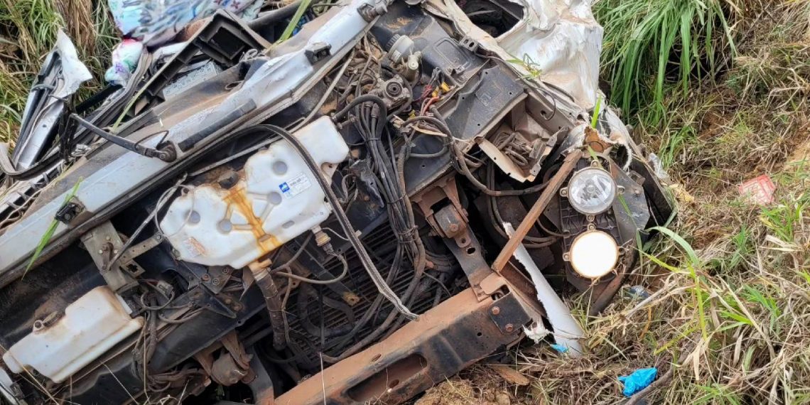 BR-146: Caminhão tomba, atinge motociclista e condutores morrem