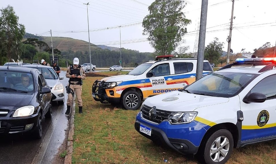 Operação da GCM e PMR resulta em veículos removidos e flagrante de condutores inabilitados