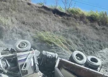 Motorista e passageiro de carreta morrem após acidente entre Poços de Caldas e Águas da Prata