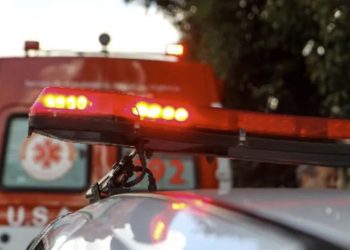 Casal fica ferido após acidente entre carro e moto em Poços de Caldas