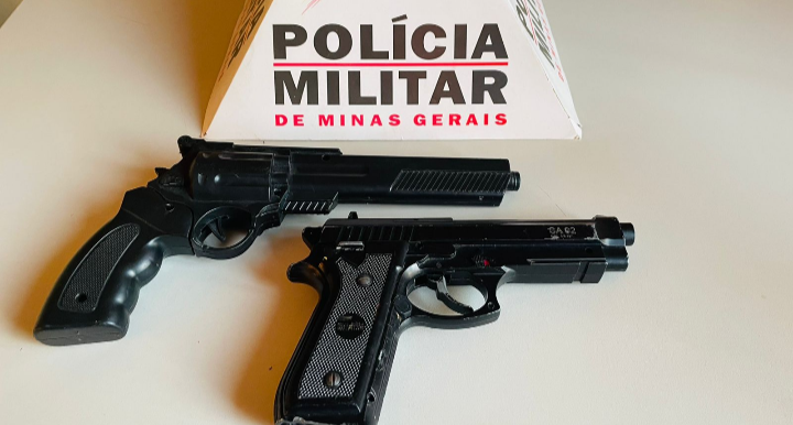 Adolescente é apreendido após exibir simulacros de arma de fogo nas redes sociais em Poços