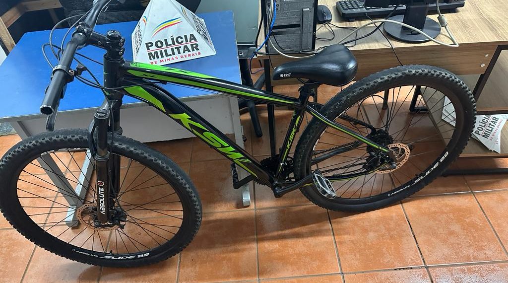 Homem furta bicicleta, é perseguido por moradores e acaba preso pela Polícia Militar em Poços