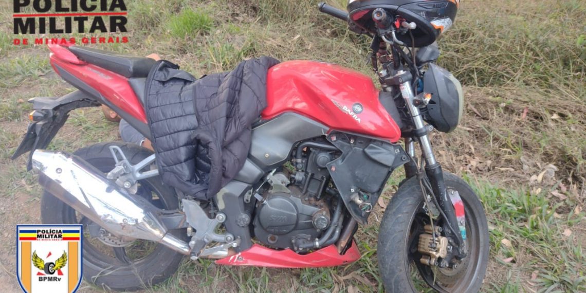 Caminhão de lixo invade a contramão e provoca acidente em rodovia de Poços de Caldas