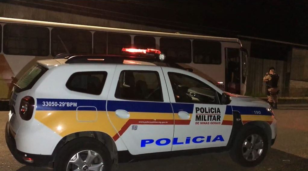 Motorista surpreende suspeito que tentava furtar ônibus em Poços de Caldas